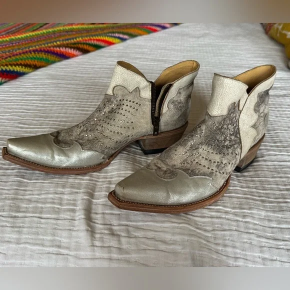 Old Gringo Silver and Cream Ankle Boots - Picture 7 of 10